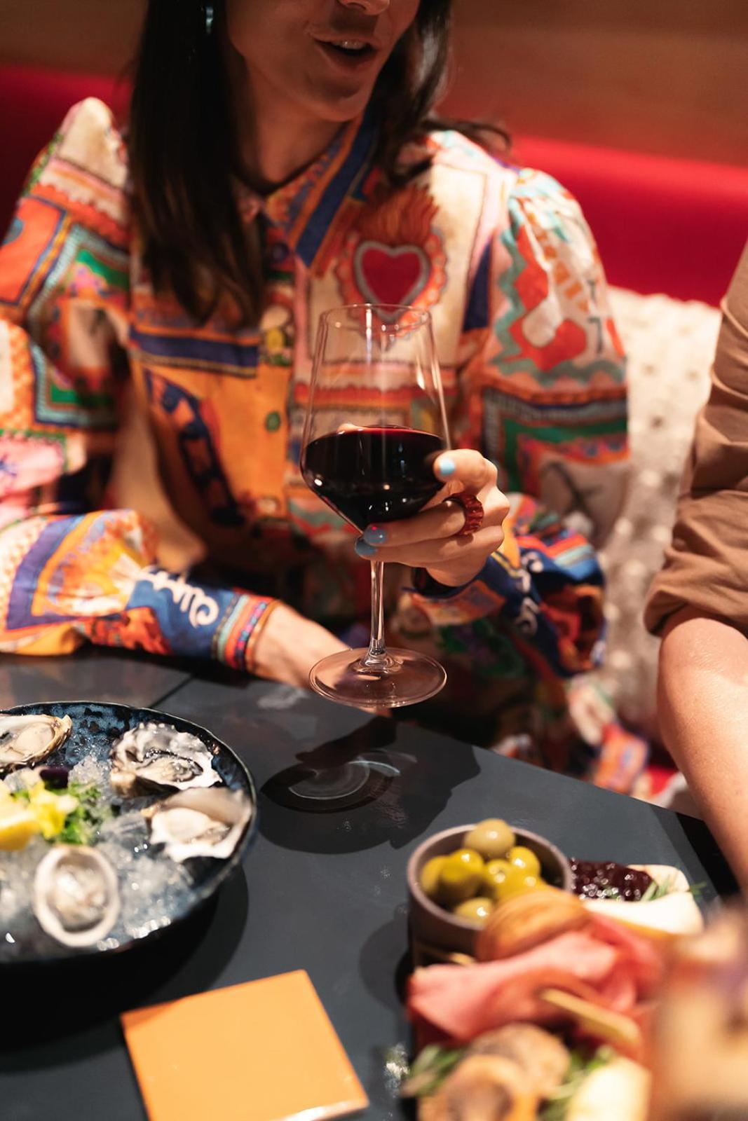Crystalbrook Bailey Hotel Cairns Kültér fotó A glass of red wine